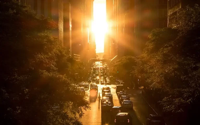 Manhattanhenge: Il sole che tramonta tra i grattacieli di New York